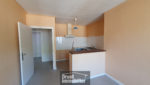 IMMEUBLE- 3 Appartements - 2 locaux commerciaux - Cour intérieure