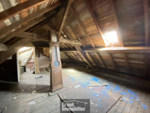 Immeuble composé de 3 appartements, un garage et terrain attenant