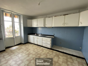Immeuble composé de 3 appartements, un garage et terrain attenant