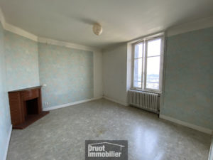 Immeuble composé de 3 appartements, un garage et terrain attenant