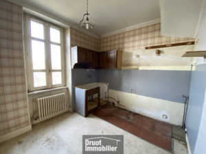 Immeuble composé de 3 appartements, un garage et terrain attenant