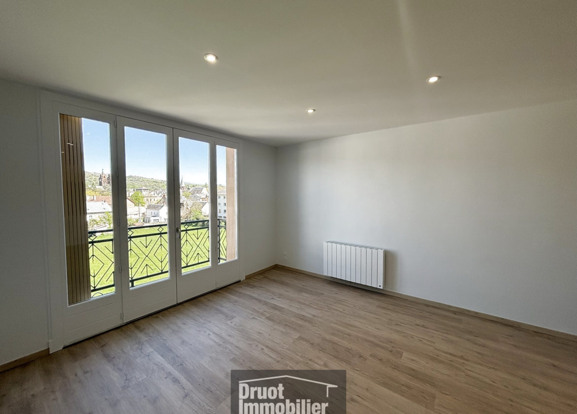 Investissement locatif, ESPALION, immeuble avec garages