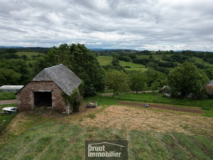 LASSOUTS, grange sur une parcelle de 1000 m2 environ, à rénover, belle vue dégagée