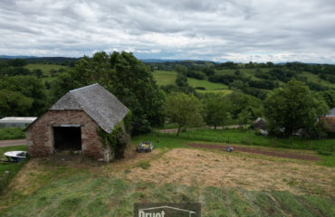 LASSOUTS, grange sur une parcelle de 1000 m2 environ, à rénover, belle vue dégagée