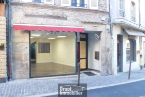 LOCAL 38 M2 ENVIRON - rue principale - St Geniez d'Olt et Aubrac