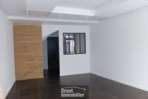LOCAL 38 M2 ENVIRON - rue principale - St Geniez d'Olt et Aubrac