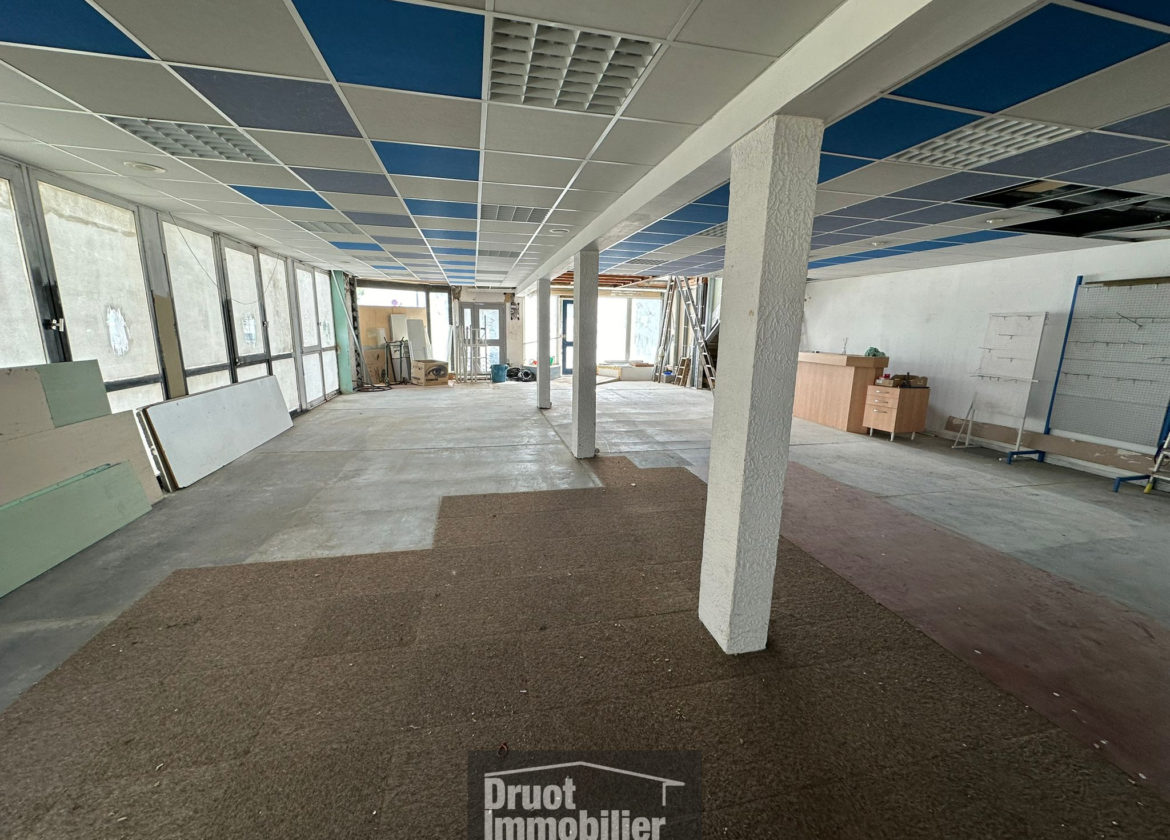 Local commercial de 210m2 - LA PRIMAUBE
