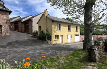 Maison avec cour attenante - LASSOUTS