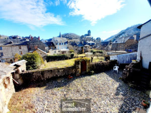 Maison avec terrain en coeur de village, ESTAING