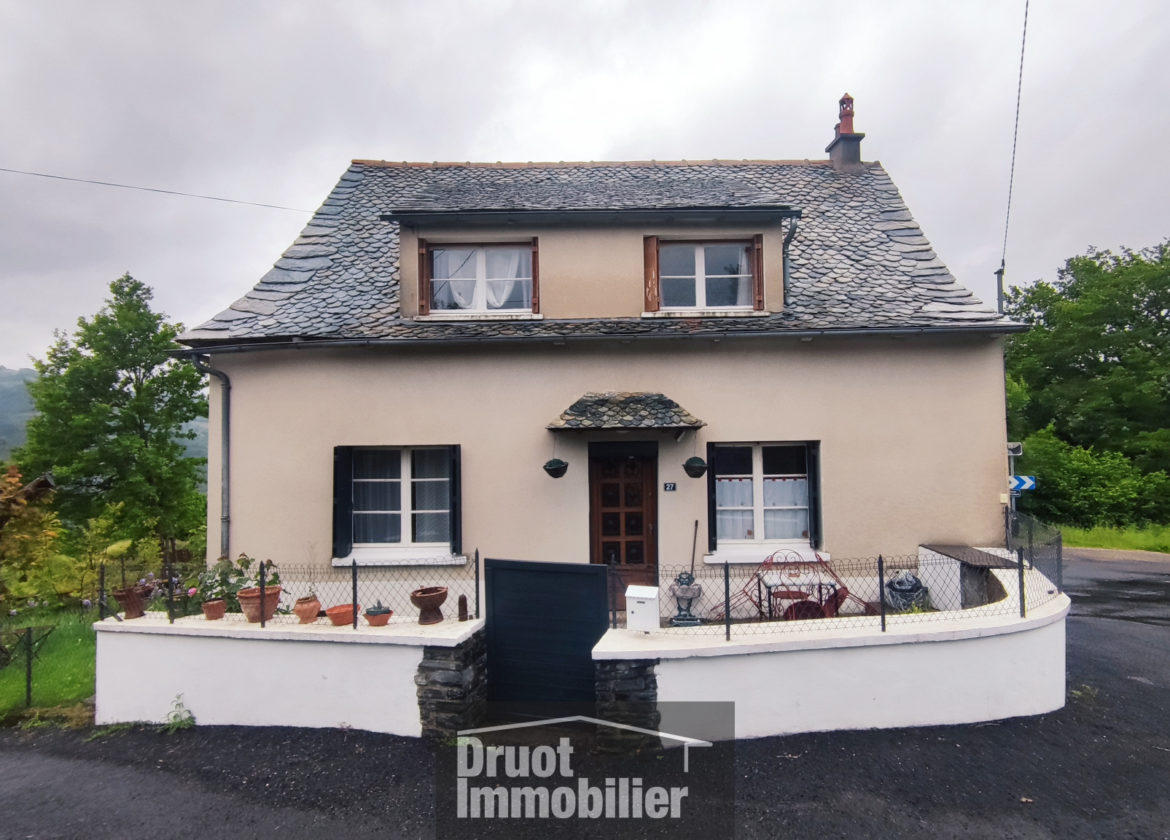 Maison de campagne avec terrain, hauteurs d' ENTRAYGUES sur TRUYERE