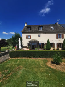 Maison de caractère avec grange sur 3.500m2