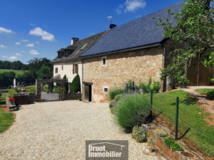 Maison de caractère avec grange sur 3.500m2