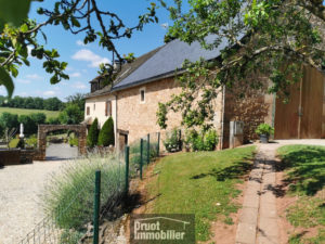 Maison de caractère avec grange sur 3.500m2