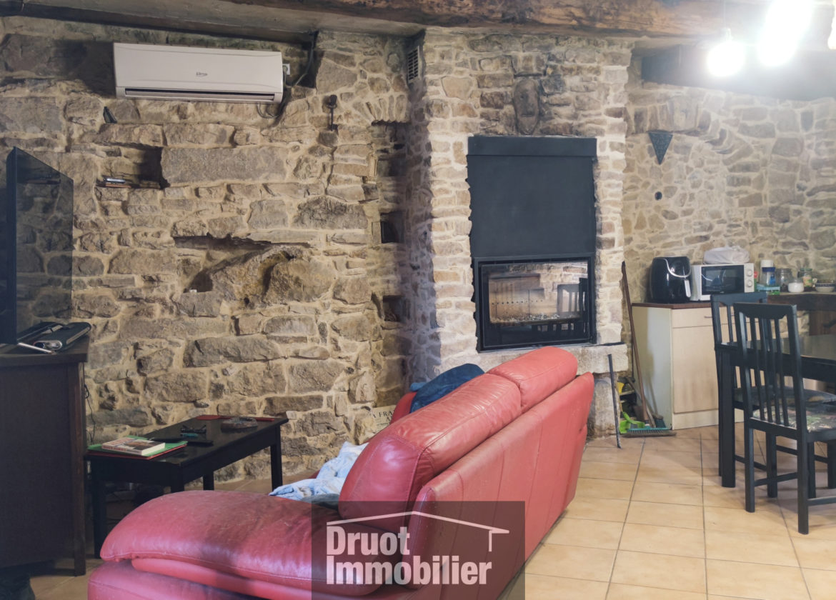Maison de Type 3 avec garage et jardin en cœur de village, 5 min de CAMPUAC