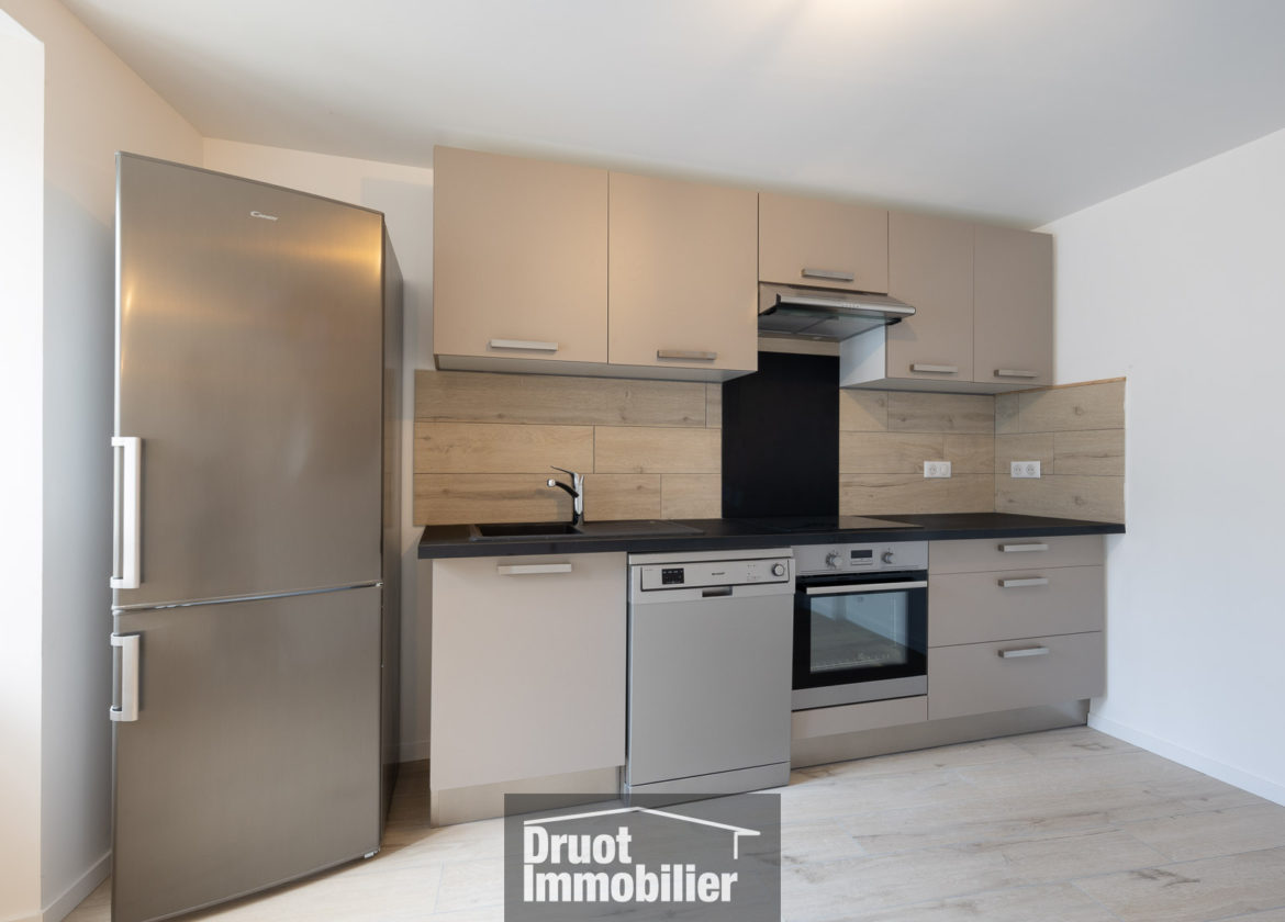 MAISON DE TYPE 4 ENTIÈREMENT RÉNOVÉE LAGUIOLE