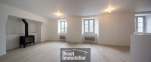 MAISON DE TYPE 4 ENTIÈREMENT RÉNOVÉE LAGUIOLE