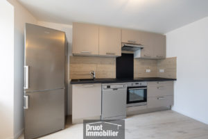 MAISON DE TYPE 4 ENTIÈREMENT RÉNOVÉE LAGUIOLE