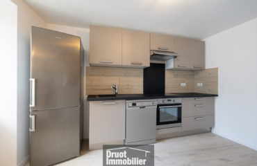 MAISON DE TYPE 4 ENTIÈREMENT RÉNOVÉE LAGUIOLE