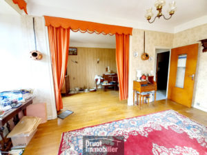 Maison de Type 4/5 avec garage, terrasse et balcon à 2 minutes du centre ville de St Côme d'Olt.