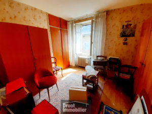 Maison de Type 4/5 avec garage, terrasse et balcon à 2 minutes du centre ville de St Côme d'Olt.