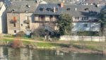 Maison de ville, coeur de ville d'ESPALION, avec garage, terrasse et jardin.