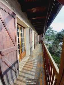 Maison de ville, coeur de ville d'ESPALION, avec garage, terrasse et jardin.