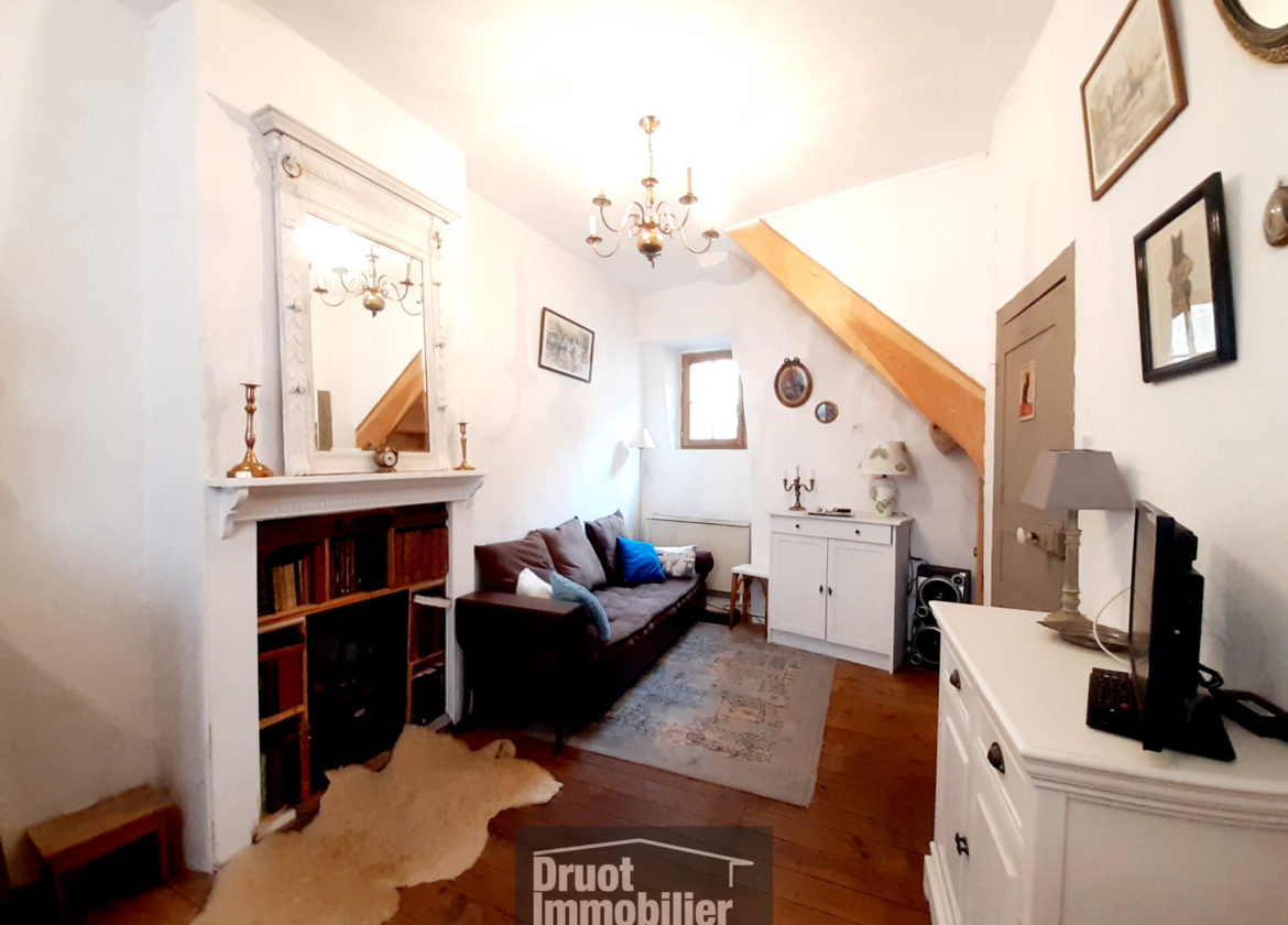 Maison de ville, rénovée, ENTRAYGUES SUR TRUYERE.