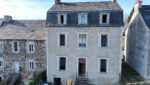 Maison d'habitation divisée en 3 logements avec terrain attenant