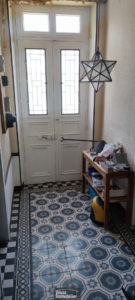 Maison en pierre avec jardin