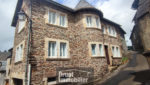 Maison en pierres, 3 chambres, garage au coeur du village d'ESTAING