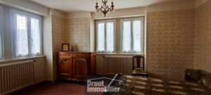 Maison en pierres, 3 chambres, garage au coeur du village d'ESTAING
