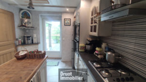 Maison en pierres, 4 chambres, terrasse, secteur ENTRAYGUES