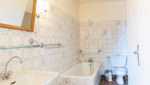 Maison en pierres avec grand terrain attenant