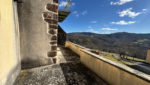 Maison en pierres avec grand terrain attenant