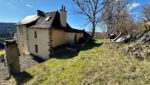 Maison en pierres avec grand terrain attenant