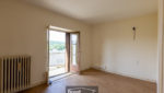 Maison en pierres avec grand terrain attenant