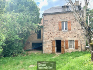 Maison en pierres avec grange à rénover