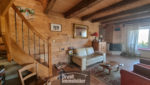 Maison en pierres avec piscine - sur terrain arboré.