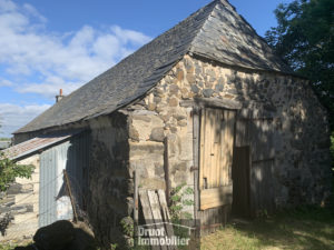 Maison en pierres à rénover entièrement sur la commune d'Argences en Aubrac