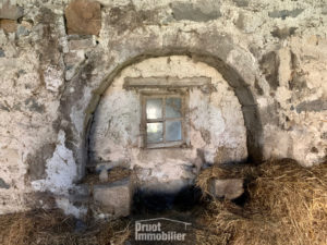 Maison en pierres à rénover entièrement sur la commune d'Argences en Aubrac