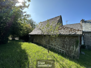 Maison en pierres de 124m2 habitables - 15 minutes de BOZOULS