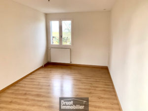 Maison en pierres de type 3 sur 2.500m2 de terrain