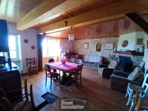 Maison en pierres de type 6 avec dépendance