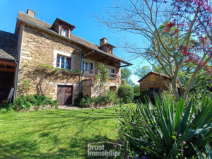 Maison en pierres de type 6 avec dépendance