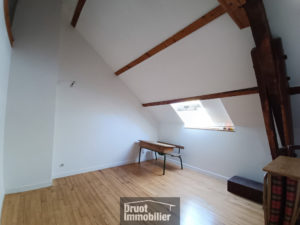 Maison en pierres de type 6 avec dépendance