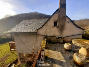 Maison en pierres sur 1ha de terrain à 5 min du centre ville d'ESPALION