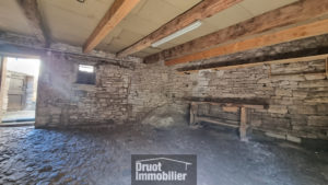 MAISON - GRANGE de 55m2 - garage et cour. CRUEJOULS.