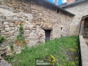 MAISON - GRANGE de 55m2 - garage et cour. CRUEJOULS.
