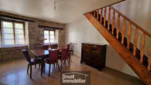 MAISON - GRANGE de 55m2 - garage et cour. CRUEJOULS.