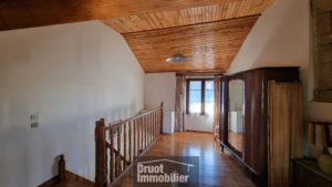 MAISON - GRANGE de 55m2 - garage et cour. CRUEJOULS.